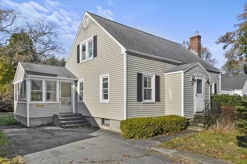 220 Lake Ave, Worcester, MA 01604