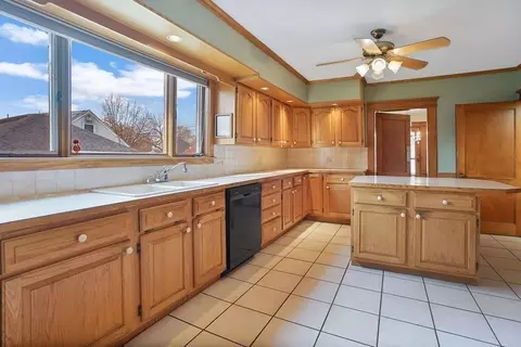 6 Carlos St, Springfield, MA 01104 photo 16