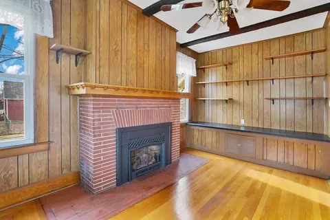 6 Carlos St, Springfield, MA 01104 photo 8