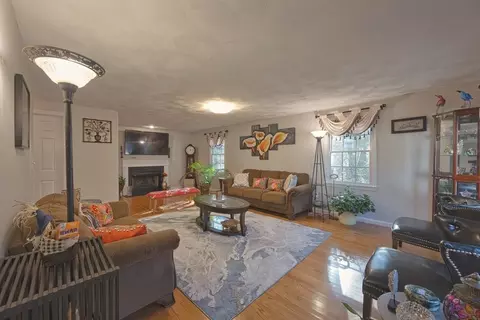 5 Old Mill Ln, Reading, MA 01867 photo 8