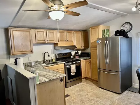 41 Pine St #20, Peabody, MA 01960