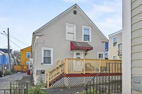 8 Goward Pl, Lowell, MA 01852