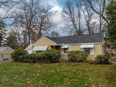 31 Kerry Dr, Springfield, MA 01118