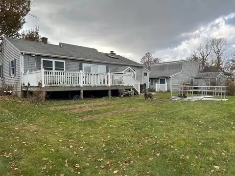 7 Rivet St, Acushnet, MA 02743 photo 2