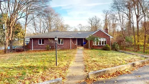 680 Blue Hl, Milton, MA 02186