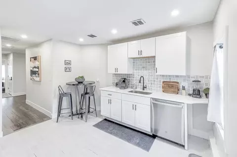 106 Glenway St #3, Boston, MA 02121
