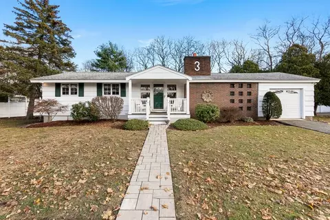 3 Hazel St, Peabody, MA 01960