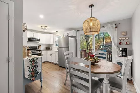 33 Merrimack Meadows Ln #33, Tewksbury, MA 01876