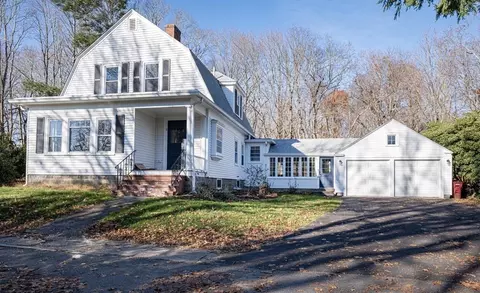 2 Williams Pl, Middleboro, MA 02346