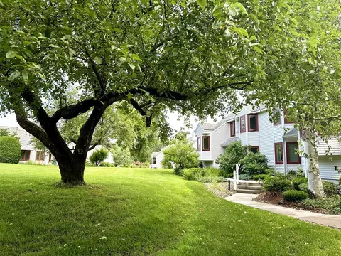 34 Mcintosh Dr #34, Amherst, MA 01002
