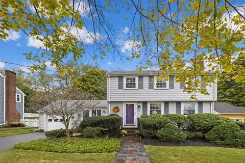 9 Surrey Rd, Salem, MA 01970