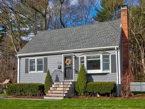 26 Henzie St, Reading, MA 01867