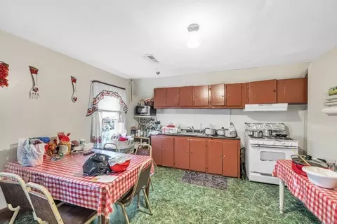 70 Alexander St, Springfield, MA 01107 photo 37