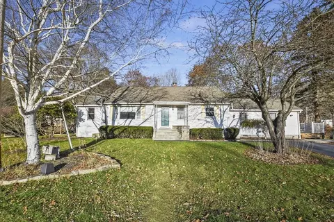 38 Arrowhead Ave, Northbridge, MA 01534