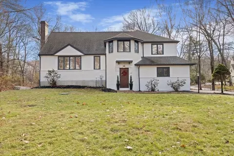 42 Hill St, Medway, MA 02053