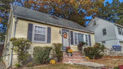 7 Laurel Ave, Methuen, MA 01844