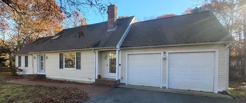 31 Club Valley Dr, Falmouth, MA 02536