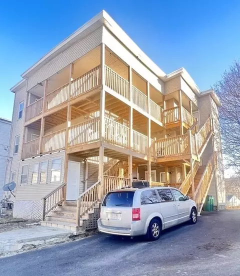 105 Clarendon St, Fitchburg, MA 01420