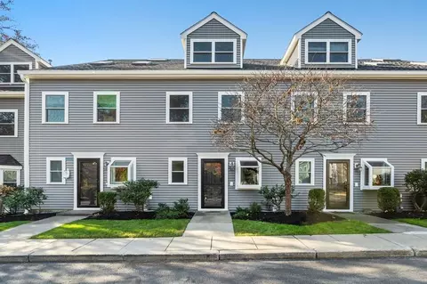 1202 Lagrange St #1202, Boston College, MA 02467