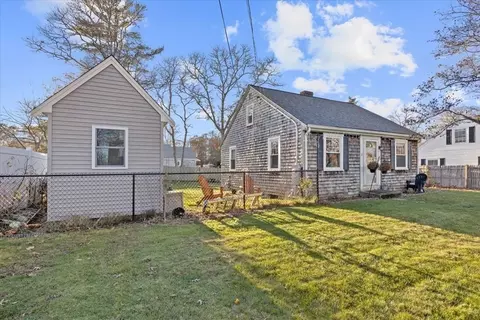 17 Bayberry Rd, Bourne, MA 02532