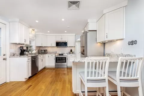 32 Norman Rd, Hamilton, MA 01982 photo 4