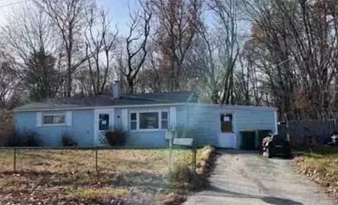 25 Douglas Dr, Bellingham, MA 02019
