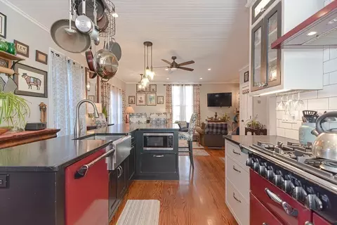 2 Dearborn St # R, Salem, MA 01970