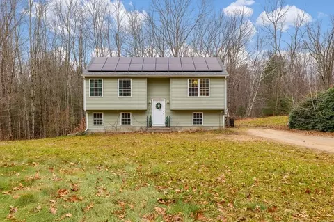 84 Charles St, Leicester, MA 01524