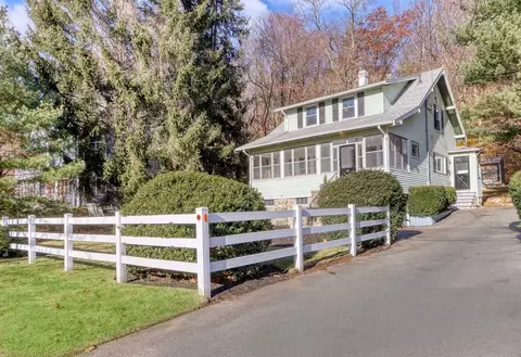 33 Worth St, Melrose, MA 02176