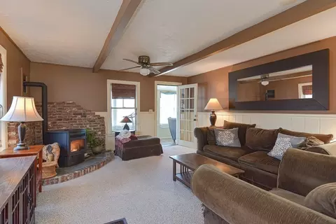 153 Hartford Ave E, Mendon, MA 01756 photo 5