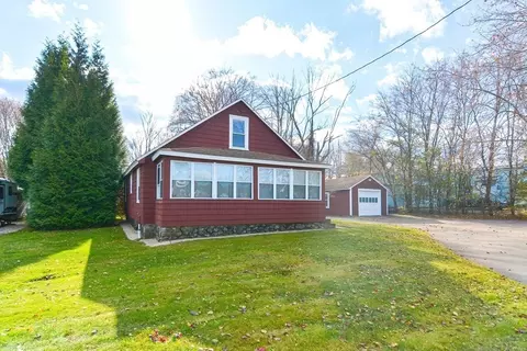 153 Hartford Ave E, Mendon, MA 01756 photo 2