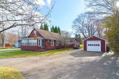 153 Hartford Ave E, Mendon, MA 01756