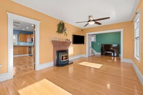 34 Pearson St, Saugus, MA 01906 photo 22