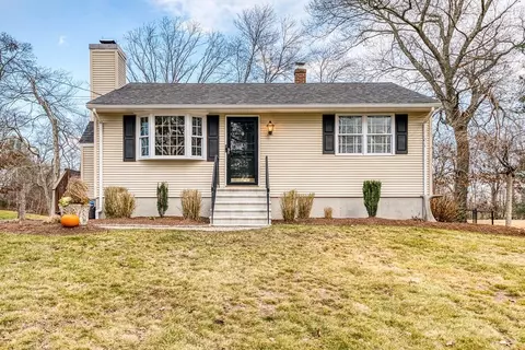 4 Myrtle St, Mendon, MA 01756