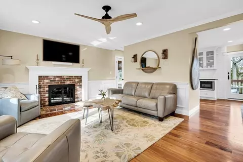 4 Myrtle St, Mendon, MA 01756 photo 5