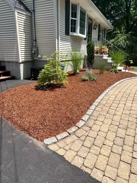 4 Myrtle St, Mendon, MA 01756 photo 4