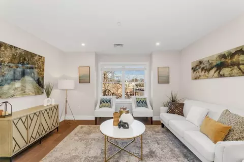 425 Lagrange St #305, Boston, MA 02132
