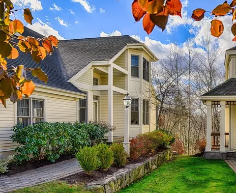 45 Carriage Hill Cir #45, Southborough, MA 01772