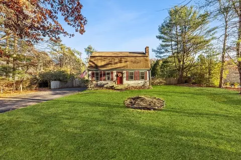 62 Bourne Rd, Plymouth, MA 02360