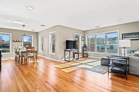 20 Cameron St #402, Brookline, MA 02445