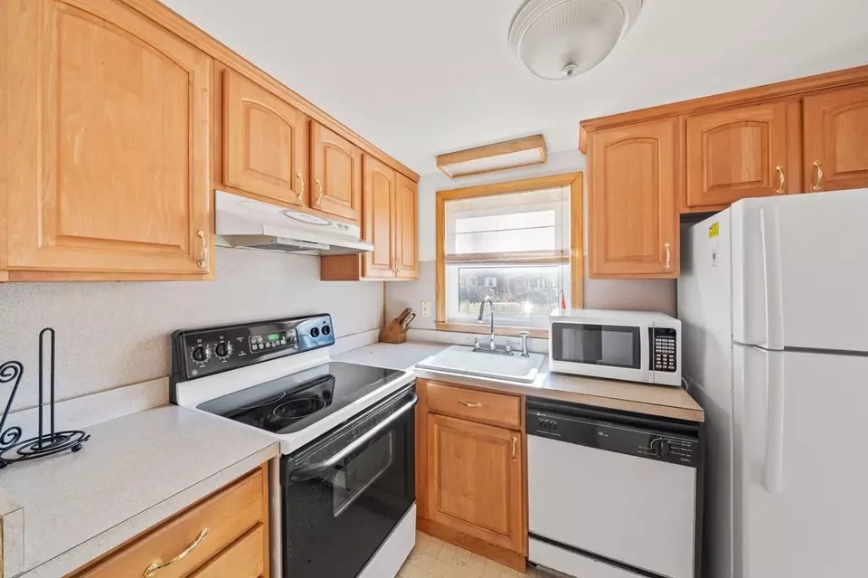 10 Ellen Ave, Weymouth, MA 02188 28 Photos Movoto