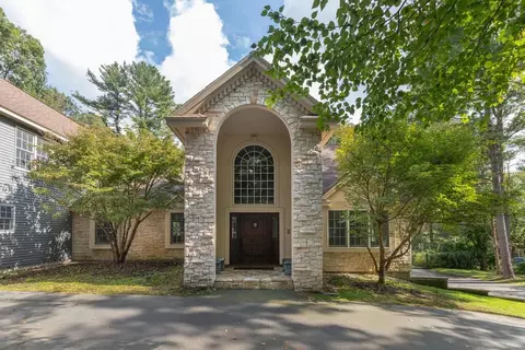 7 N Hill Dr, Lynnfield, MA 01940