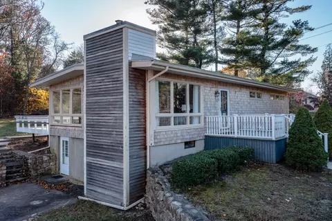 1 Field St, Mattapoisett, MA 02739