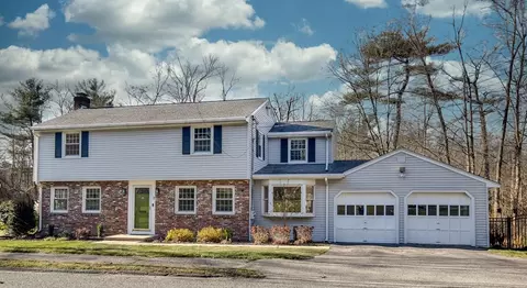 8 Old Wood Rd, Framingham, MA 01701