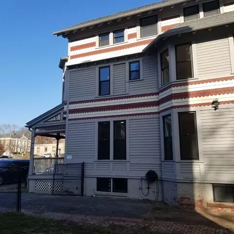 82 Temple St, Springfield, MA 01105 photo 2