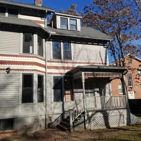 82 Temple St, Springfield, MA 01105 photo 3