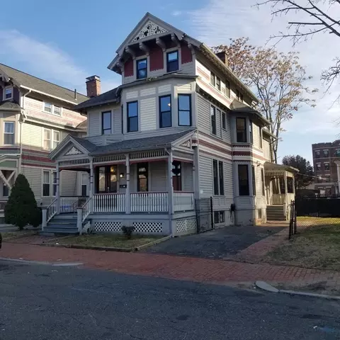 82 Temple St, Springfield, MA 01105