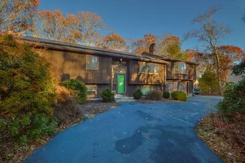 64 Cranberry Rdg, Barnstable, MA 02648