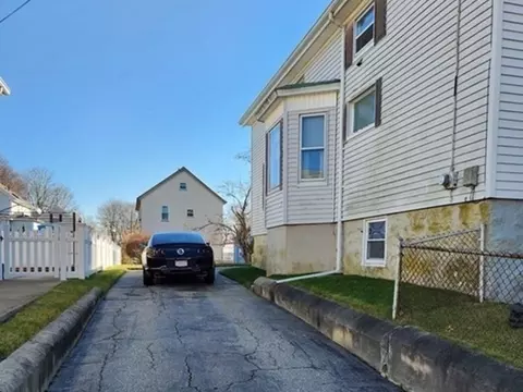 106 Swindells St, Fall River, MA 02723 photo 3