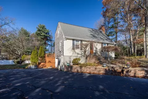2 Glad St, Freetown, MA 02702